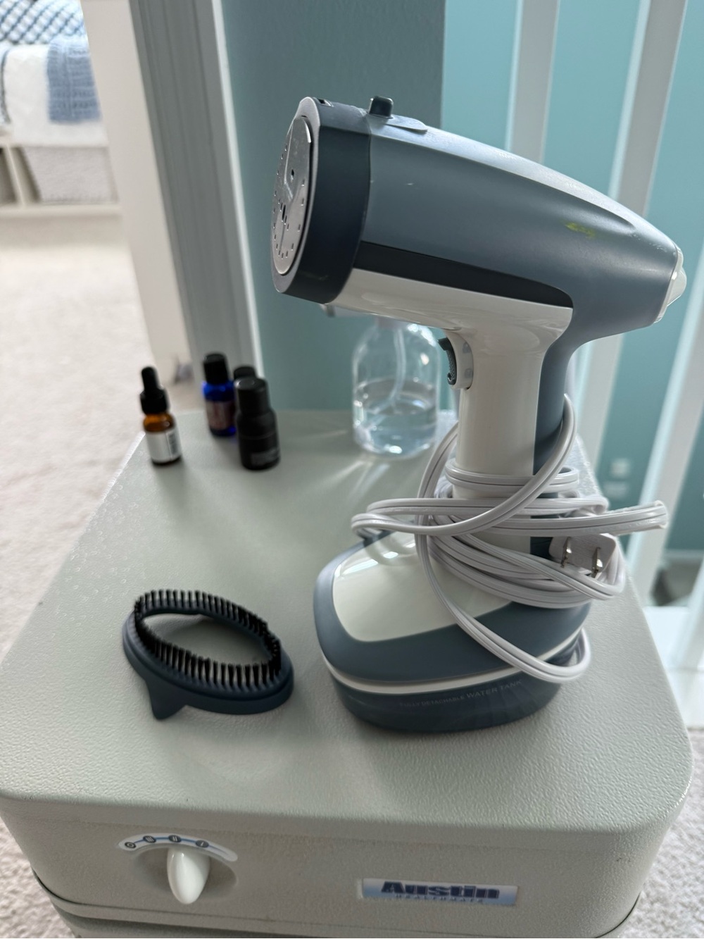 Yika Handheld Garment Steamer - Gray/White